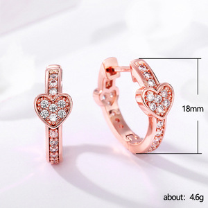 Orecchini a Cerchio a Forma di Cuore in Cristallo per Donne, Stile Huggie Dolce e Trendy, Accessori per Uso Quotidiano - Product Image 5
