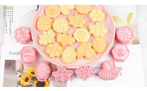 Lot de 8 <span class=keywords><strong>emporte</strong></span>-pièces 3D faits main en forme de pot de miel d'<span class=keywords><strong>abeille</strong></span>, outils de pâtisserie DIY pour la cuisine, découpoirs à biscuits <span class=keywords><strong>abeille</strong></span> pour vos créations - Product Image 6