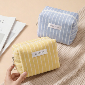 Trousse de Toilette Minimaliste en Tissu Éponge Rayé, Grande Capacité, Douce, en Tissu Serviette, Organisateur de <span class=keywords><strong>Maquillage</strong></span> pour Voyage - Product Image 2