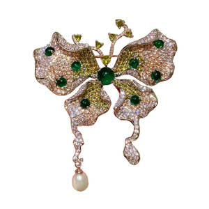 Broche Papillon Tridimensionnel en Laiton Plaqué Or Style Palais, Artisanat Lourd de Style Français, Émeraude, Vintage Haut de Gamme - Product Image 4
