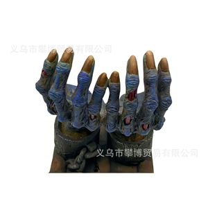 Décoration de main de zombie en résine pour Halloween avec chaîne et cadenas, ornement artisanal pour intérieur et extérieur - Product Image 5