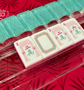 Tuiles de mahjong américaines de luxe en acrylique à 3 couches, 160 pièces |   Ensemble de Mahjong personnalisé OEM au design rose pastel et turquoise pour les jeux de casino - Product Image 6