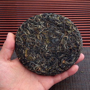 Thé Pu'er cru Yunnan Lao Ban Zhang 2021, gâteau de thé comprimé de 100g, Puerh pour la perte de poids, détoxifiant, amincissant, ventre plat, OEM/ODM, étiquette privée - Product Image 1