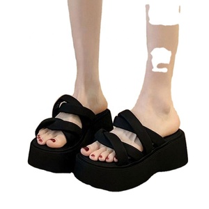 Nouvelles sandales compensées légères et élégantes pour femme, à enfiler, collection Printemps/Été, avec design tendance - Product Image 1