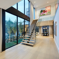 Escalier en bois massif de haute qualité avec structure métallique pour appartement duplex ou loft