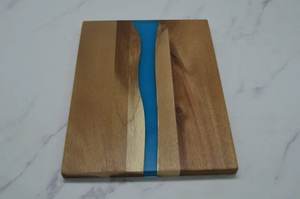 Planche à fromage et à charcuterie rectangulaire en bois d'acacia vert et résine époxy, écologique, 1,3 cm d'épaisseur, livraison gratuite aux États-Unis - Product Image 4