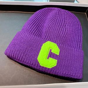 Thời Trang Chenille Logo Dệt Kim Beanie Hat Tùy Chỉnh Thư Thêu Biểu Tượng Mùa Đông Hat Bán Buôn - Product Image 6