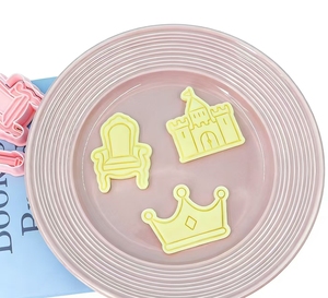 <span class=keywords><strong>Emporte</strong></span>-pièce 3D en forme de <span class=keywords><strong>couronne</strong></span> de dessin animé pour biscuits, moule à pâte à modeler DIY pour impression de simulation - Product Image 3