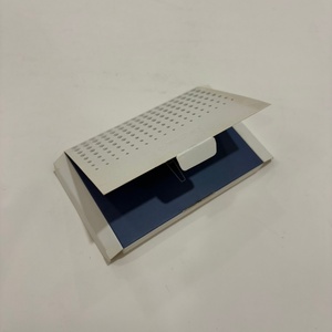 Caja de Papel de Lujo con Tapa Abatible y Patrón de Puntos en Relieve, Empaque Personalizable para Bolígrafos y Pequeños Accesorios Electrónicos - Product Image 3