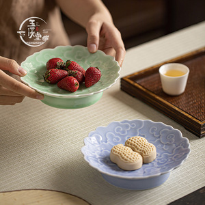 Assiette à fruits sur pied en porcelaine, motif Nuages Auspicieux, style Charme Ancien, ronde 6 pouces, pour thé et collations, pour la maison et les fêtes, luxe rétro - Product Image 1