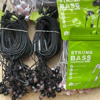 Meilleure vente en Afrique 3.5mm filaire dans l'oreille casque fort basse écouteurs écouteurs avec micro
