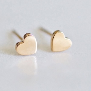 Aretes <span class=keywords><strong>Acero</strong></span> Inoxidable Nuovo Modo Semplice Minimalista Gioielli In Bianco a Forma di Cuore In Acciaio Inox Orecchino Della Vite Prigioniera YE14994 - Product Image 2
