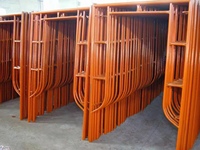 Système d'échafaudage mobile pliable léger et galvanisé pour la construction, avec pièces de qualité pour la sécurité des travaux.