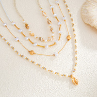 Collier polyvalent de luxe léger, ton or, perles, design multi-couches, breloques en coquillage, chaînes mixtes, texture lisse