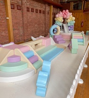 Ensemble d'équipements gonflables doux et pastel avec clôture en cuir PU/PVC, piscine à balles et toboggan pour usage commercial pour enfants