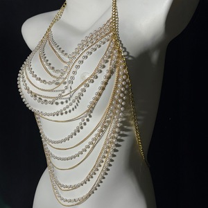 Chaîne de corps en métal rose perlé faite à la main, idéale pour le carnaval 2026, les mariages, les raves, comme bijou de soutien-gorge ou bralette pour la plage et les boîtes de nuit - Product Image 4