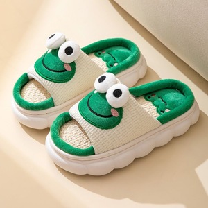 Nouvelles pantoufles d'intérieur 2024 design grenouille pour couple, mignonnes, antidérapantes, à semelle épaisse, chaussures de dessin animé cool pour hommes et femmes - Product Image 2