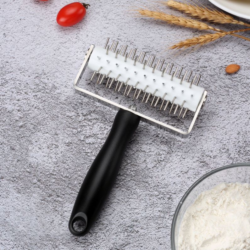 Dropshipping Shopify Pizza Dough Docker Premium Dough Roller with Stainless Steel Spikes Sturdy Pizza Docking Tool