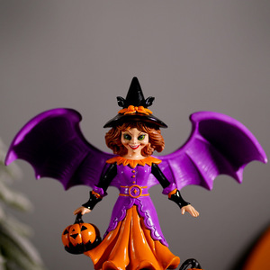 Muñeca de Bruja de Resina para Halloween con Alas de Murciélago y Calabazas, Adorno Interior para Decoración del Hogar - Product Image 3