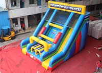 Toboggan aquatique gonflable Vertical Rush avec murs d'obstacles adhérents, entrée, château gonflable et jeux de course pour l'extérieur