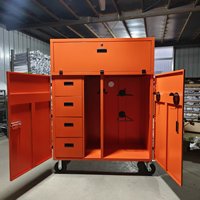 Armoire à sellerie en acier avec roues et pieds pour équipement équestre