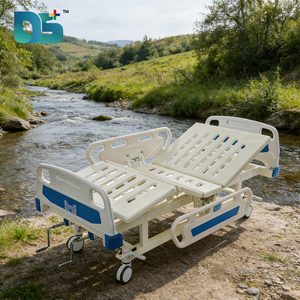 Lit manuel pour équipement hospitalier avec tête et pied de lit en ABS, sommier perforé, <span class=keywords><strong>2</strong></span> barrières de sécurité, manivelles chromées, frein central et 4 roulettes silencieuses - Product Image 1