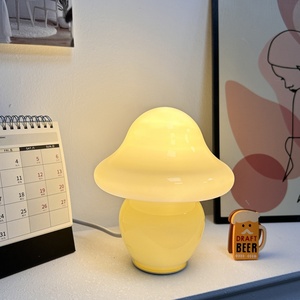 Lámpara de Mesa LED Recargable de 5V con 3 Luces Tipo Hongo, Estilo Retro Americano, Creativa, Táctil, de Vidrio y Metal, Decorativa para Dormitorio, Lámpara de Noche - Product Image 6