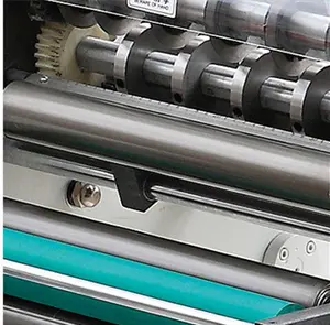 Fabrika tedarik taret geriye sarma makinası kendinden/yapıştırıcı/etiket/kağıt rulosu kesme dilme sarma makinası geriye sarma makinası