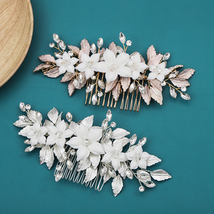 Peine de <span class=keywords><strong>pelo</strong></span> de flor de cerámica hecho a mano para <span class=keywords><strong>tocado</strong></span> de <span class=keywords><strong>novia</strong></span> <span class=keywords><strong>tocado</strong></span> nupcial de diamantes de imitación - Product Image 3