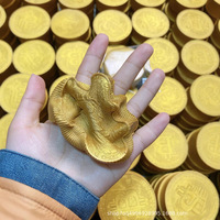 La monnaie dorée revient à la hausse progressivement. Squishy a une texture super douce et tendre. C'est un jouet relaxant à presser et à manipuler.