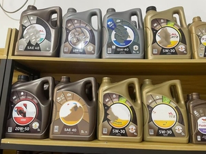 ผู้ผลิตขายส่ง น้ำมันเครื่องสังเคราะห์แท้ 10W30 10W40 สำหรับรถยนต์ - Product Image 1