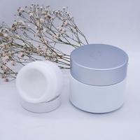 Emballage cosmétique en céramique blanche en verre cosmétique pot avec mat couvercle