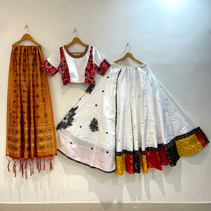 Chaniya Choli estilo solapa con estampado de lámina y blusa con bordado de espejo, Dupatta Bandhej para el Festival Navratri (137 unidades) - Product Image 1