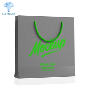 Sacs d'emballage noirs personnalisés à bas prix, 100 g/m², 120 g/m², 250 g/m², sacs en papier de grande taille avec logo, vente en gros - Product Image 4