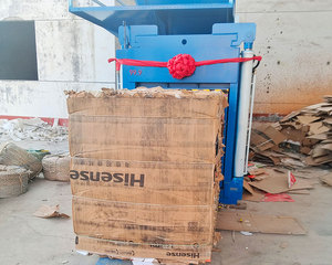 Presse à carton horizontale pour le compactage de déchets de carton, fabriquée en Chine - Product Image 5