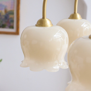 Lámpara de Araña de Cobre Estilo Francés Vintage con Flores de Lirio del Valle, Color Crema, Iluminación de Lujo para Sala de Estar, Lámpara Colgante LED Mediana - Product Image 4