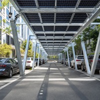 Système de montage de carport solaire moderne en zinc, aluminium et magnésium pour la production d'énergie verte résidentielle urbaine