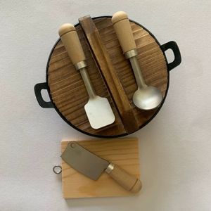 Mini herramienta de cocina, olla, sartén, <span class=keywords><strong>Wok</strong></span> de hierro con tapa de madera, cuchillo, pala, cuchara y estufa de calefacción, juego de Mini fabricante de alimentos <span class=keywords><strong>Real</strong></span> - Product Image 1