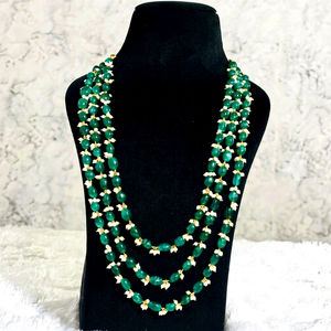 Collier à trois couches plaqué or avec perle ovale verte et perle blanche, bijoux de mode, design élégant de collier superposé - Product Image 1