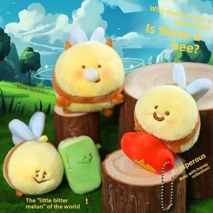 Coussin en peluche abeille personnalisable, adorable jouet en peluche insecte, porte-clés fait main, pendentif de sac, cadeau pour activités - Product Image 4