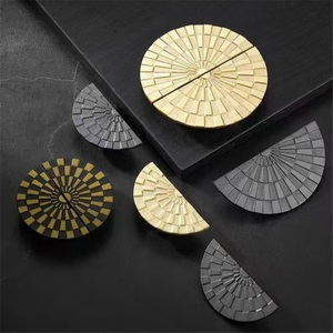 Nouvelles poignées de tiroir de placard en alliage de zinc de style nordique minimaliste avec finition dorée pour meubles de cuisine - Product Image 4