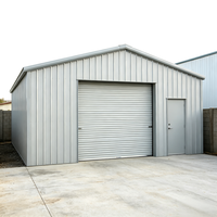 Bâtiment préfabriqué en acier durable, garage pour deux voitures dans un jardin périurbain