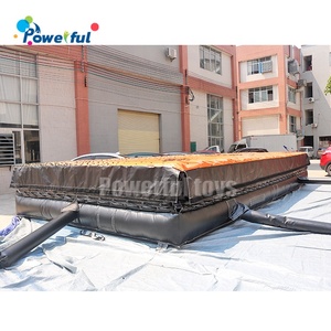 สนามกระโดดแทรมโพลีนเป่าลมแบบกำหนดเองพร้อมถุงลมนิรภัยสำหรับลงจอดและเสาเป่าลม - Product Image 5