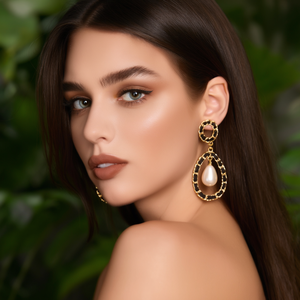 Boucles d'oreilles pendantes tendance en acier inoxydable plaqué or, design goutte d'eau perlée, bijoux élégants pour femmes - Product Image 3