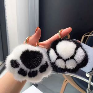 Llavero de moda Kawaii suave con diseño de pata de oso adorable de alta calidad, llavero de felpa con forma de pata de gato, pompón de piel de conejo de primera calidad - Product Image 1