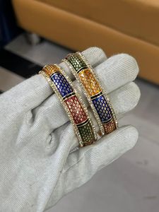 กำไลข้อมือทองเหลืองอินเดียลายดอกไม้มีนาคารีชุบโรเดียมประดับมุกเทียมและเพชรเทียมแบบช่องทองคำ - Product Image 4