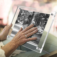 Şeffaf Cilalı Paslanmaz Çelik Çevre Dostu 4*6 5*7 8*10 A4 Duvara Asılabilen ve Masaüstü Çift Kullanımlı Akrilik Fotoğraf Çerçevesi