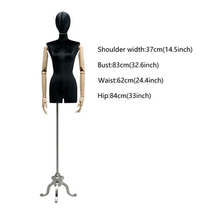 Luxe Suède Vrouwelijke Half Lichaam Mannequin Met Houten Armen En Gouden Statief Basis, Aangepaste Kleur Voor Jurk & Cheongsam Display - Product Image 2