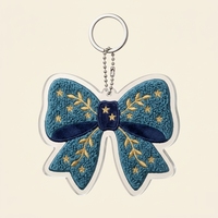 Porte-clés personnalisé en plastique bleu avec nœud, broderie dorée, breloque de sac en fourrure chenille et acrylique, mignon et kawaii
