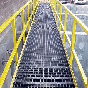 Grille dentelée en <span class=keywords><strong>acier</strong></span> <span class=keywords><strong>galvanisé</strong></span> durable certifiée CE ISO9001 pour couvercle de drain de sol d'escalier - Anti-corrosion et résistante à l'eau - Product Image 5